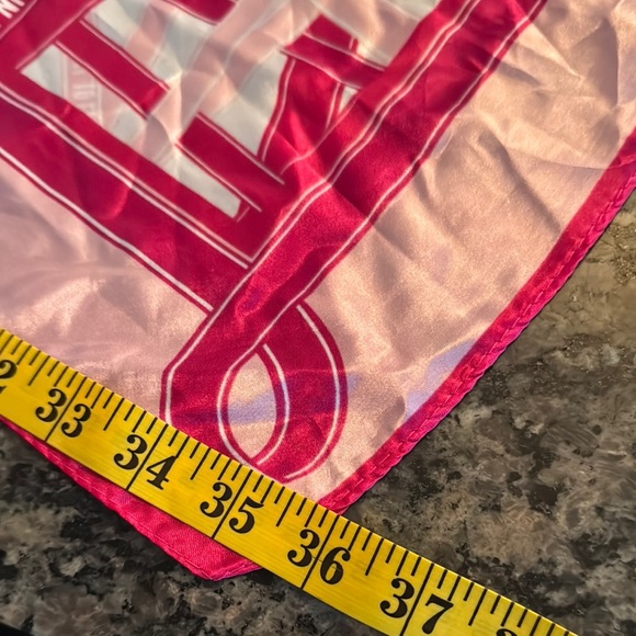 Avon vintage breast cancer in it to win it large satin scarf EUC - Picture 9 of 9